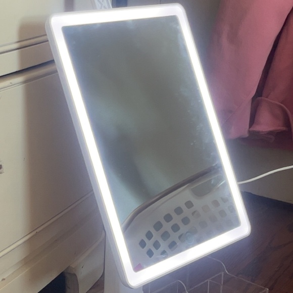Light up Makeup Mirror with Attached Storage - Picture 4 of 4